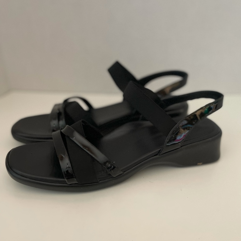 Munro American Bahama Black Low Wedge Strappy Sandals, Size 9 AAAA.